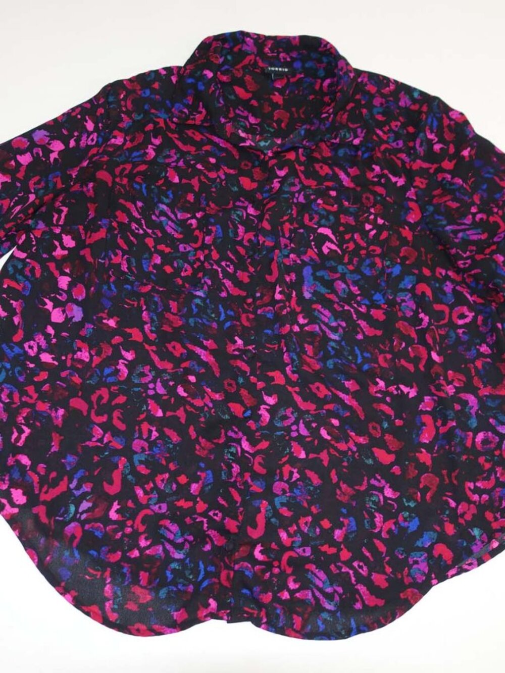 Torrid Women's Blouse Size 1X Long Sleeves Black Red Pink Button Front Polyester
